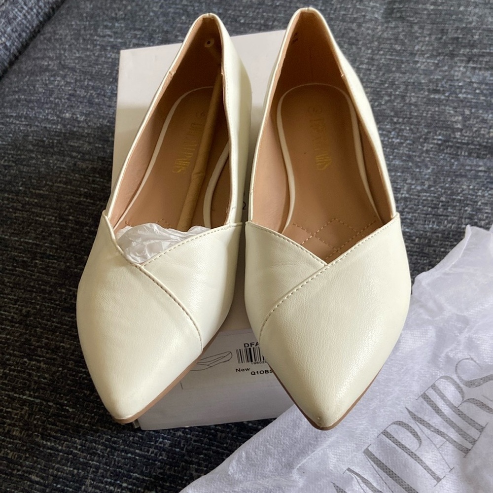 Dream Pairs Cream Flats Elegant Minimalist Design
Excellent preowned condition